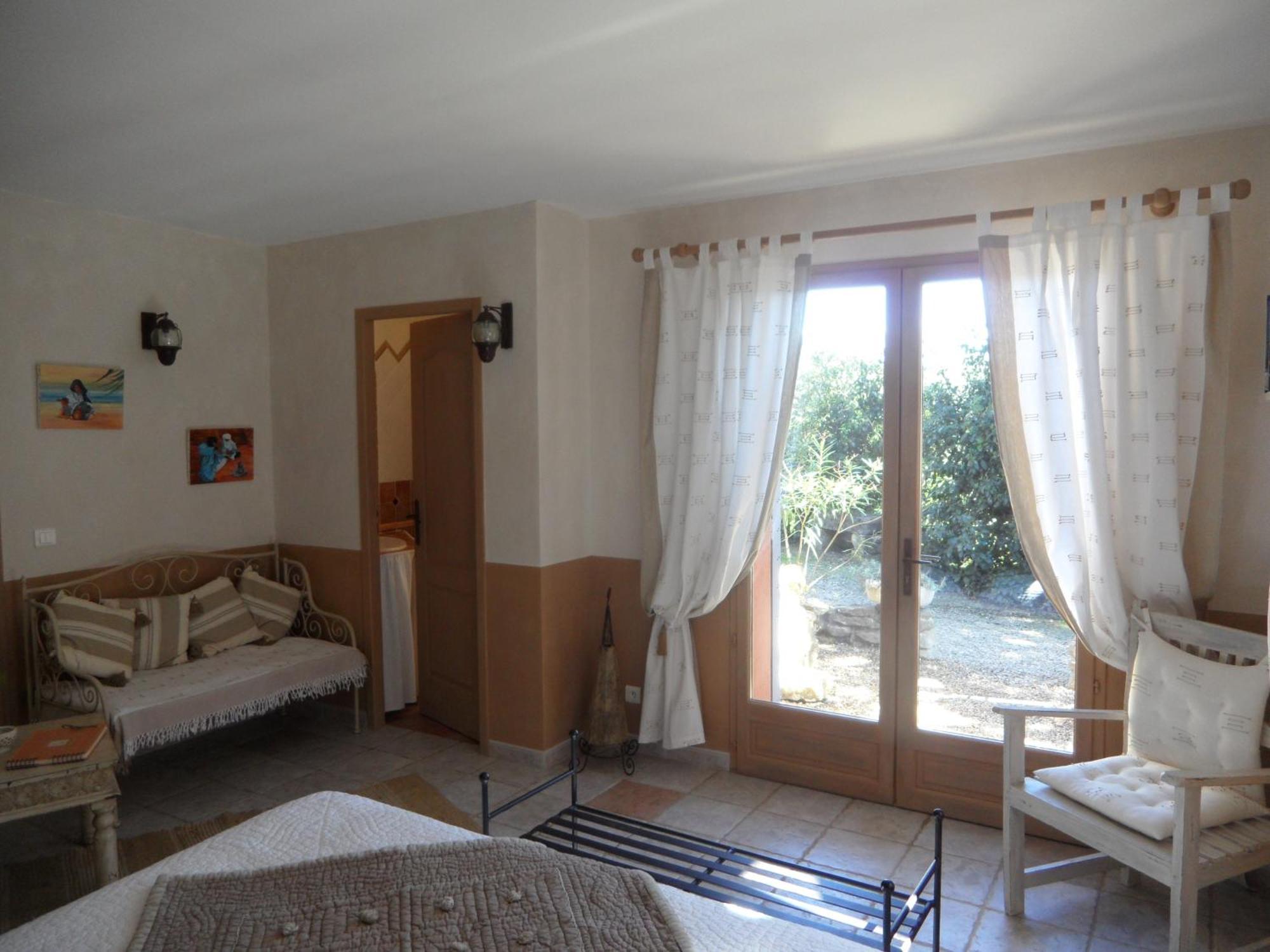 Mas De Foncaudette Bed & Breakfast Lourmarin Room photo
