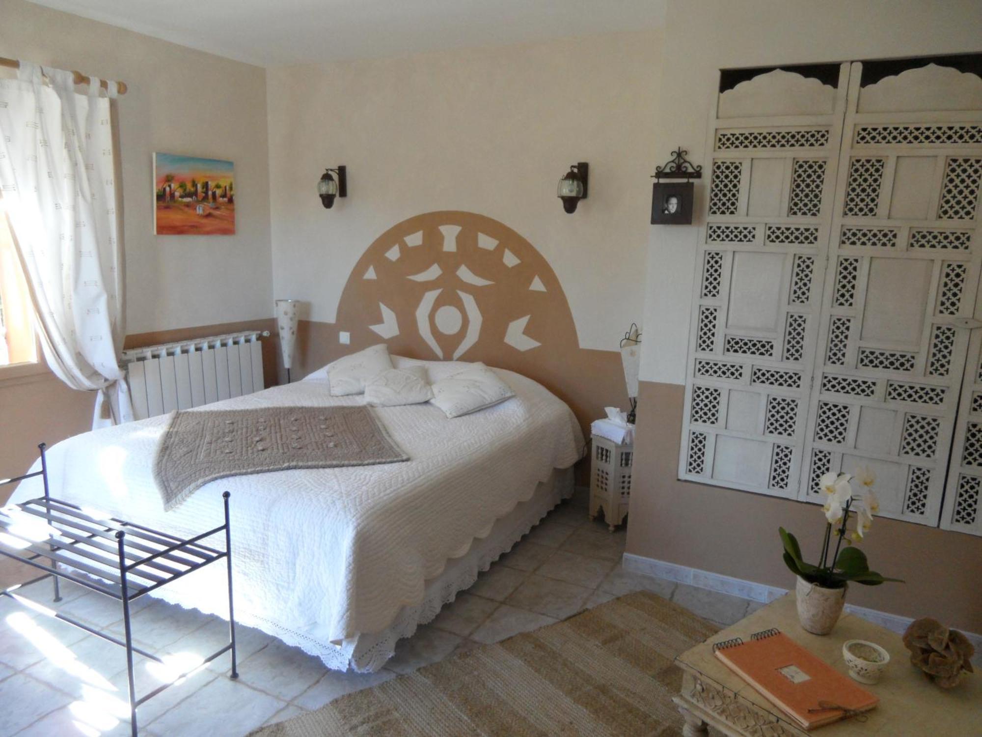 Mas De Foncaudette Bed & Breakfast Lourmarin Room photo