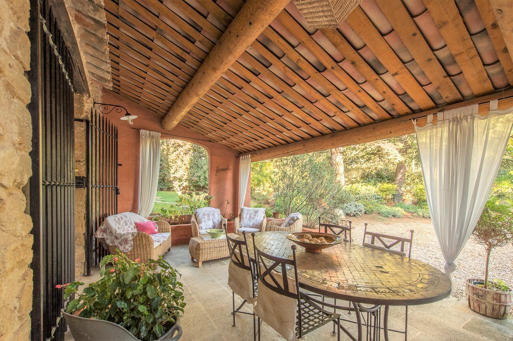 Mas De Foncaudette Bed & Breakfast Lourmarin Exterior photo