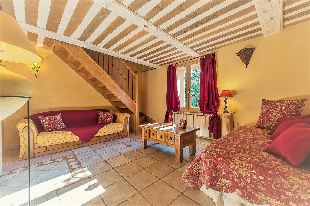 Mas De Foncaudette Bed & Breakfast Lourmarin Exterior photo
