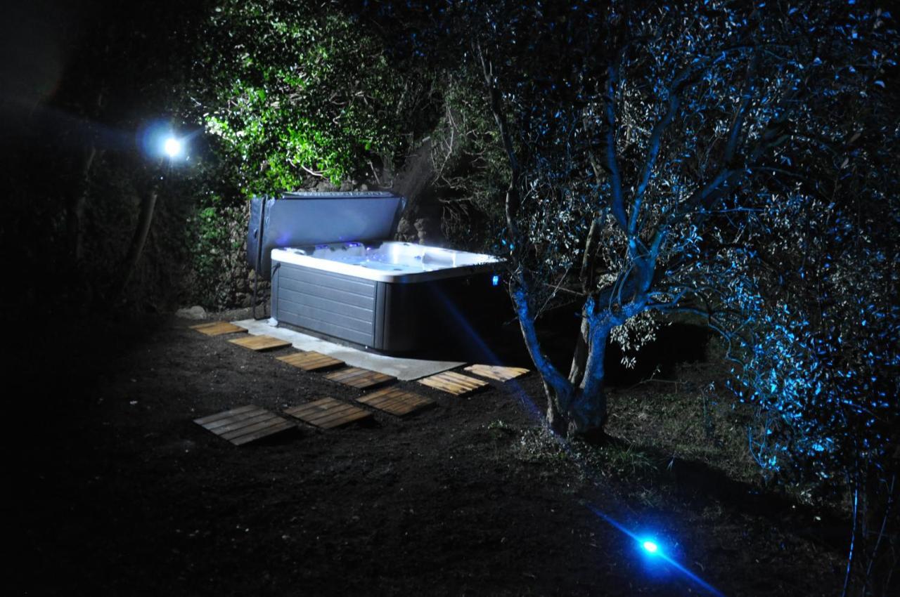 Mas De Foncaudette Bed & Breakfast Lourmarin Exterior photo