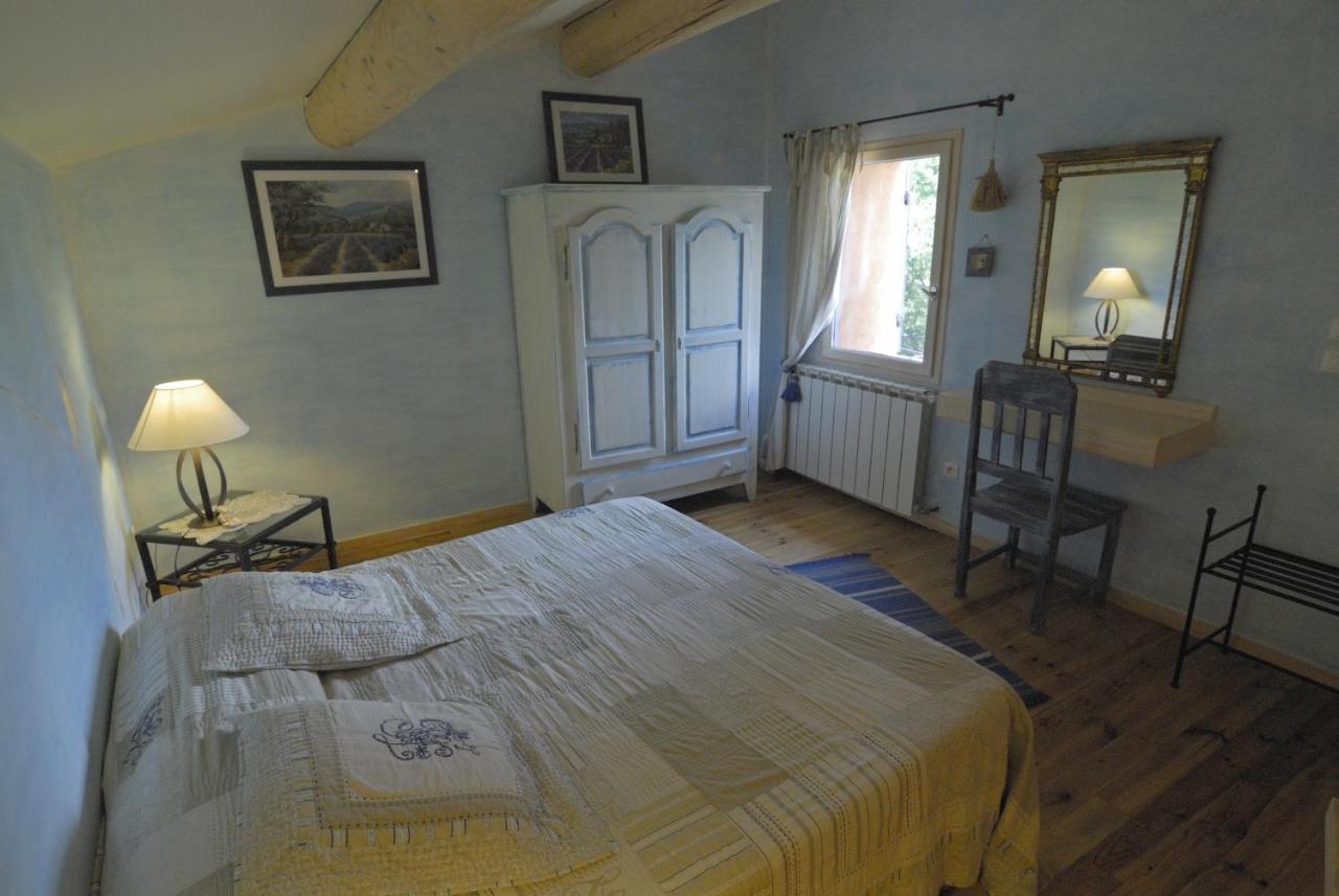 Mas De Foncaudette Bed & Breakfast Lourmarin Room photo